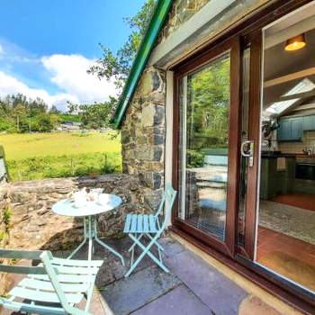 Y Gribyn - Modern stone cottage within Snowdonia's National Park