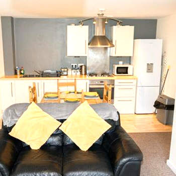 Greenings Apartment Warrington - 2 Bed with FREE off road Parking