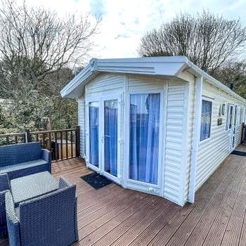 Modern Caravan With Decking At Azure Seas Along The Suffolk Coast Ref 32065az