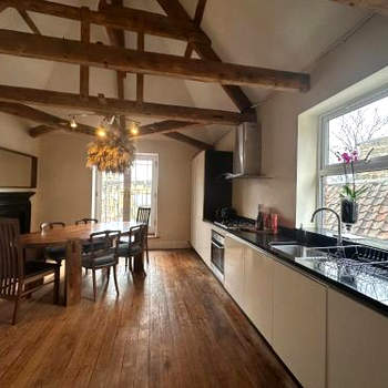 Stunning 3 bedroom House with amazing Castle view