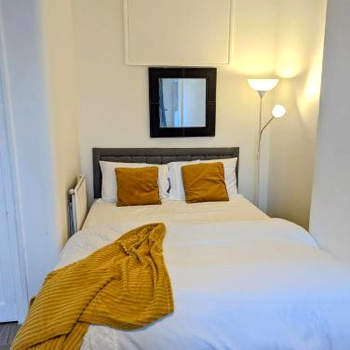 Ensuite Room In The City