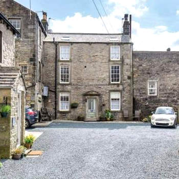 Fern Hse Grassington; central yet quiet & parking