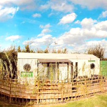 Green CargoPod at Lee Wick Farm Cottages & Glamping