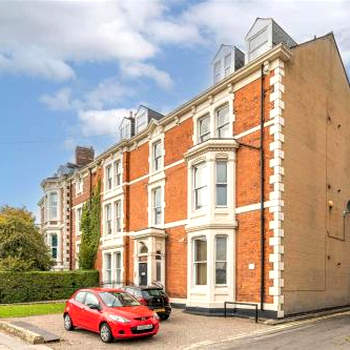 Modern Stylish Jesmond Apartment with parking.