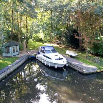 Waterside Cottage - Hot Tub, Mooring, Arcade, Bar