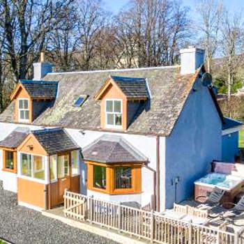 Gardener’s Cottage with Hot Tub