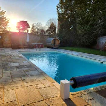 Wendover House - Country Home with Beautiful Gardens, Pool & Sauna