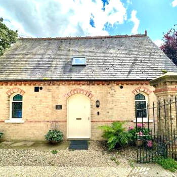 Luxurious and cosy three bedroom seaside cottage