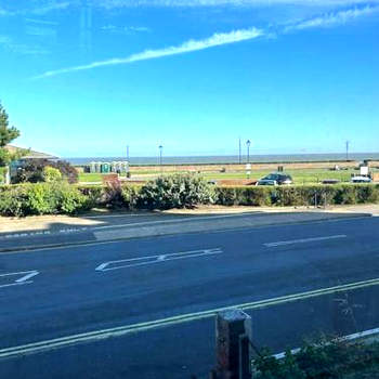 Pier View Felixstowe - Sea View, 50m from the beach