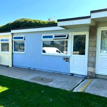 2 Bedroom Chalet SB84, Sandown Bay, Dog Friendly