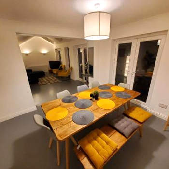 5 bedroom, recently renovated house close to Hastings Beach