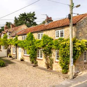 Tillers Cottage - Stone Cottage set in quaint North Yorkshire Village