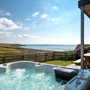 Unforgettable sea views, Hot tub, Modern property