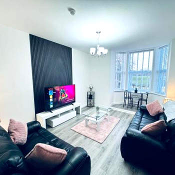 Spanish City View, Stylish Sea Front Apartment Free Onsite Parking