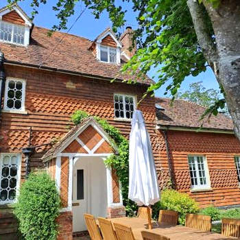 Cottage 2, Northbrook Park, Farnham-up to 6 adults