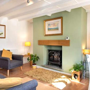 Country Cottage in quaint Village, sleeps 3