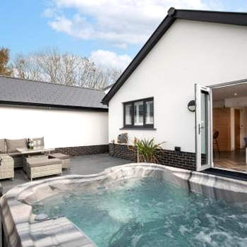 The Paddock - Lovely Cottage with Hot Tub