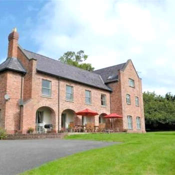 Gaer Hall Guilsfield a country mansion with hottub