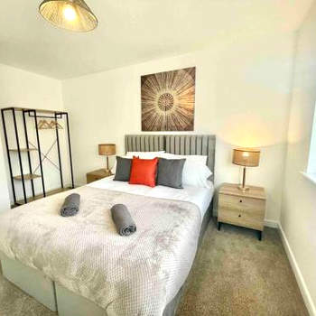 Ashford spacious 3 bedroom Haven central to train station, secure parking for contractors, sleeps 6