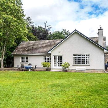 FISHING LODGE. A cosy and secluded cottage