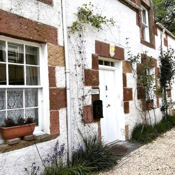 Honeysuckle cottage, a cosy coastal retreat