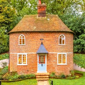 A fairy-tale luxurious cottage - The Tea Caddy