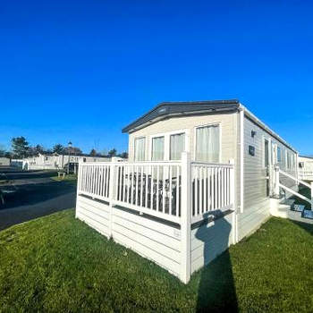 Lovely Caravan With Decking At Carlton Meres Holiday Park In Suffolk Ref 60023fv