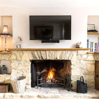 *COTSWOLDS CORNER COTTAGE* Nr Stow-on-the-Wold