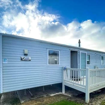 Spacious Caravan On The Suffolk Coast With Outside Decking Too Ref 20044bs