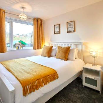 Host & Stay - Poplar