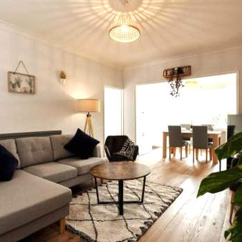 2 Bed Flat with garden nr Beach