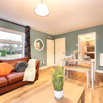 Pass the Keys Stylish Flat with Free Parking