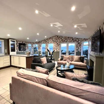 Luxury Lodge With Hot Tub In Royal Deeside