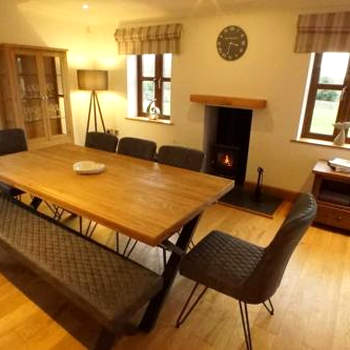 OAKLEY LODGE- LUXURY FARM COTTAGE