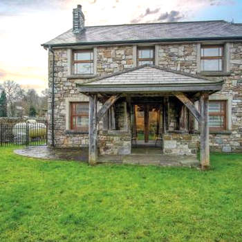 Oak Lodge - The Sleeping Giant - Pen Y Cae Inn