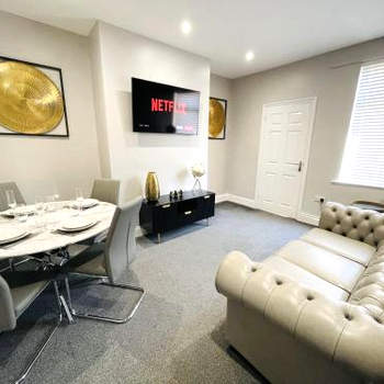 Serenity By The Sea, Stylish Two Bedroom Apartment Near The Beach, South Shields