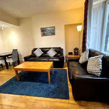 Large & Comfortable 2-bed Flat near Glasgow Airport - Sleeps 5