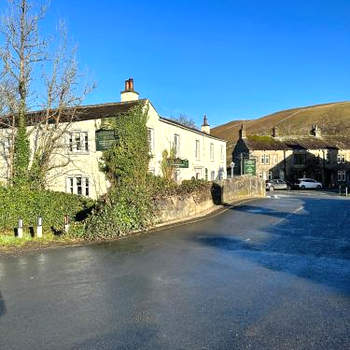 The Racehorses Hotel