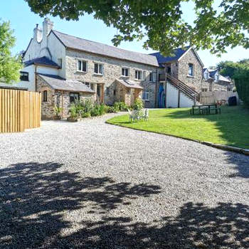 THE OLD RECTORY ROSE COTTAGE in Jacobstow 10 mins to Widemouth bay and Crackington Haven,Nearby Bude,Tintagel,Port Issac,Clovelly,PARKING FOR LARGE AND MULTIPLE VEHICLES