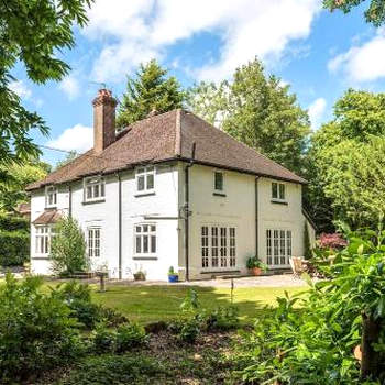 Large Family Home near Goodwood Events with Beautiful Gardens - Dog's Welcome!