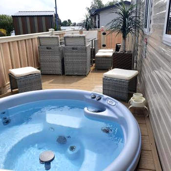 Relaxing Breaks with Hot tub at Tattershal lakes 3 Bedroom