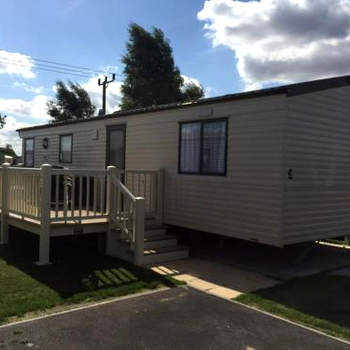 2 and 3 Bedroom caravans with Hot Tubs at tattershall