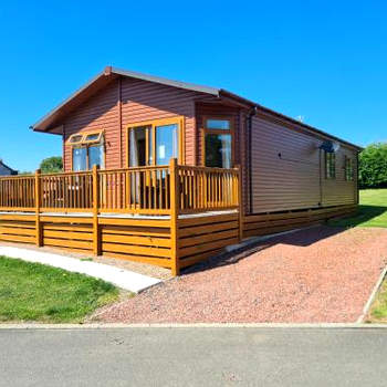 Mildreds Lodge with Hot Tub