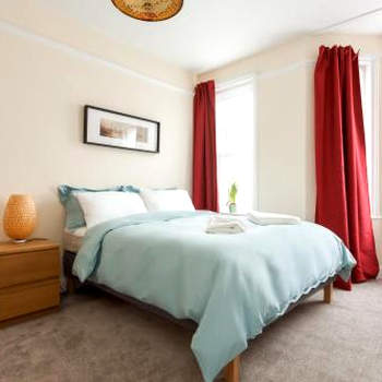Stylish Town Centre Apartment Close to Beach and Shops