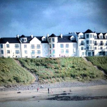 Beach Front Apt Portballintrae , Bushmills close to Royal Portrush Golf Club