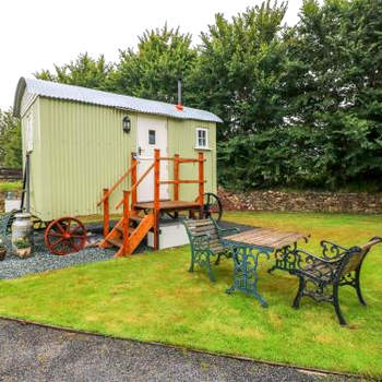 Shepherds Hut - The Hurdle