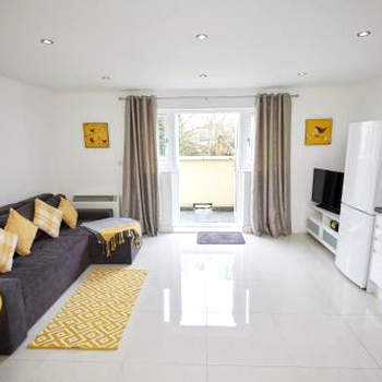 Spire View - 1 Bedroom, sleeps 4, parking Wifi