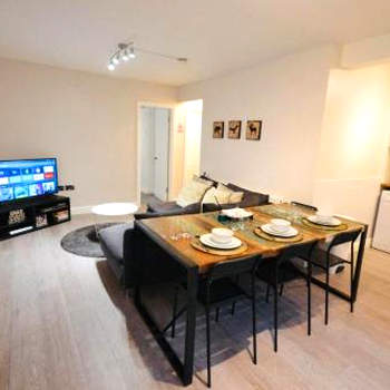 Luxury 3 Bedroom Ground Floor Apartment - City Centre