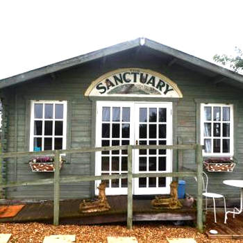 Peaceful Log Cabin next to Horse Field