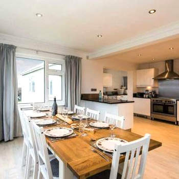 Ty DERYN - SLEEPS 6-SPACIOUS FAMILY HOLIDAY HOME